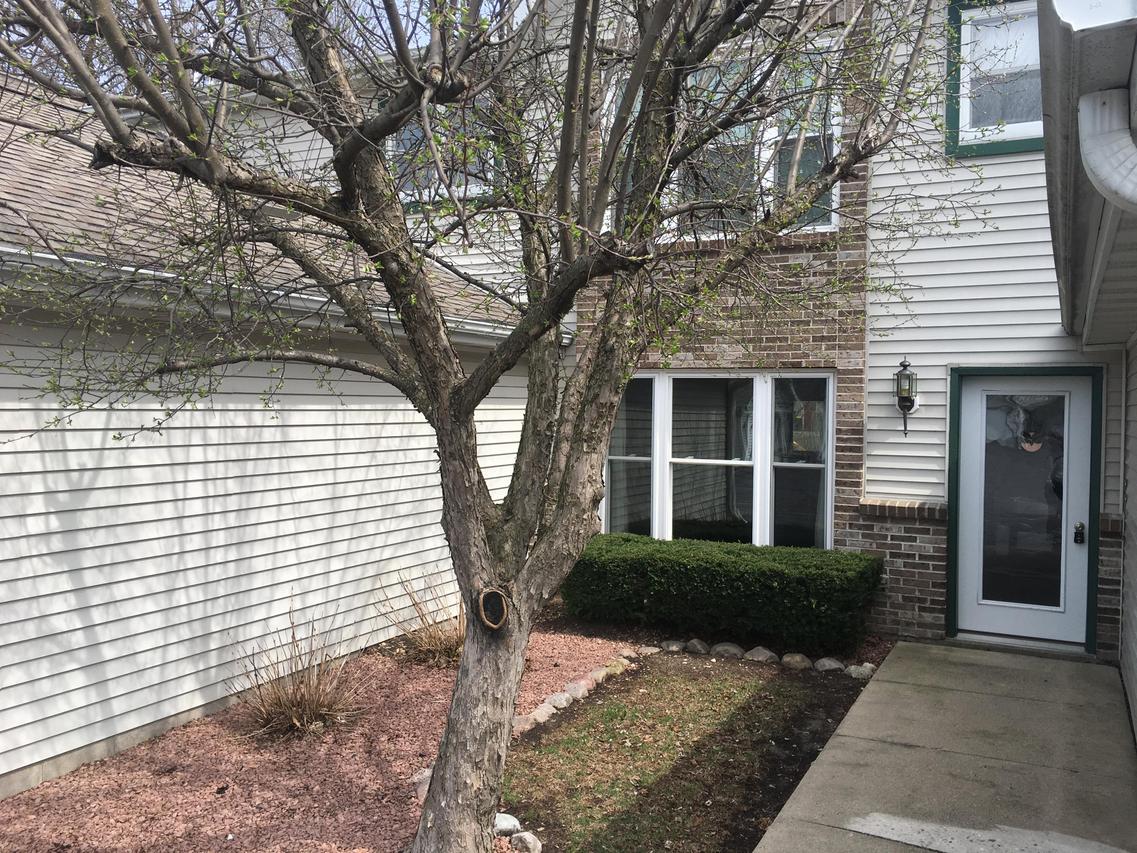 68 Stacy Lynn Ln #C, Hartford, WI 53027