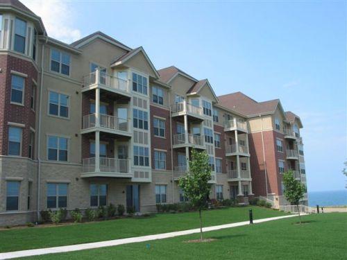 4130 S Lake Dr #374, Saint Francis, WI 53235
