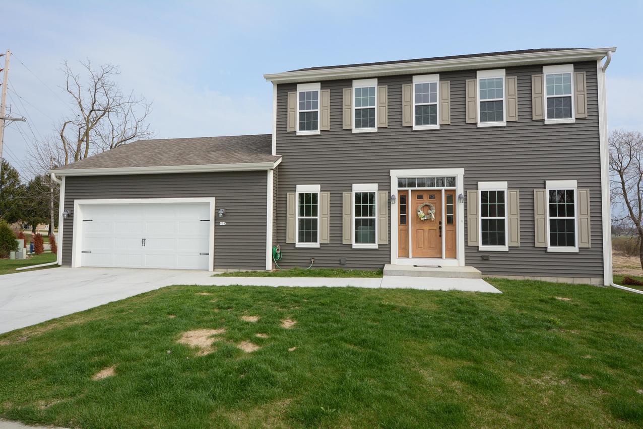 438 Sunset Dr., Hartford, WI 53027