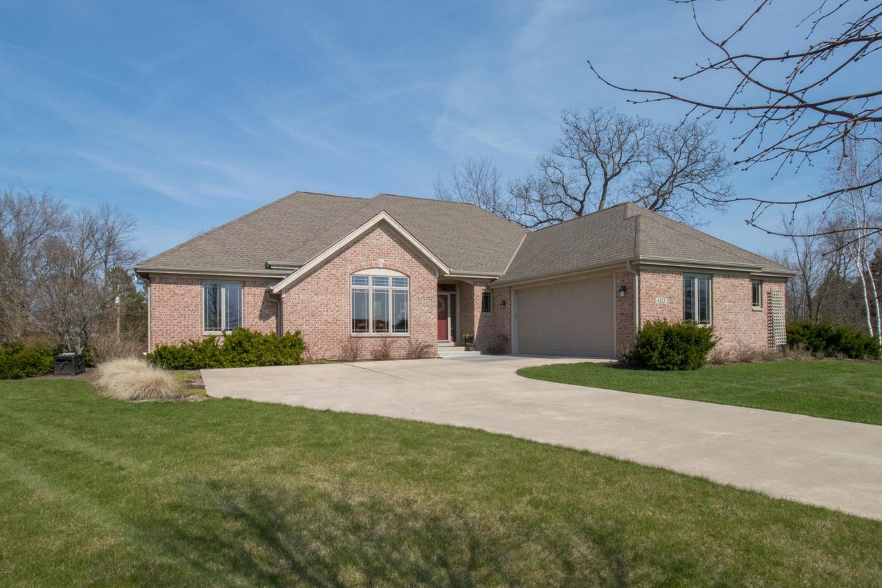 6222 Horseshoe Ln., Caledonia, WI 53402