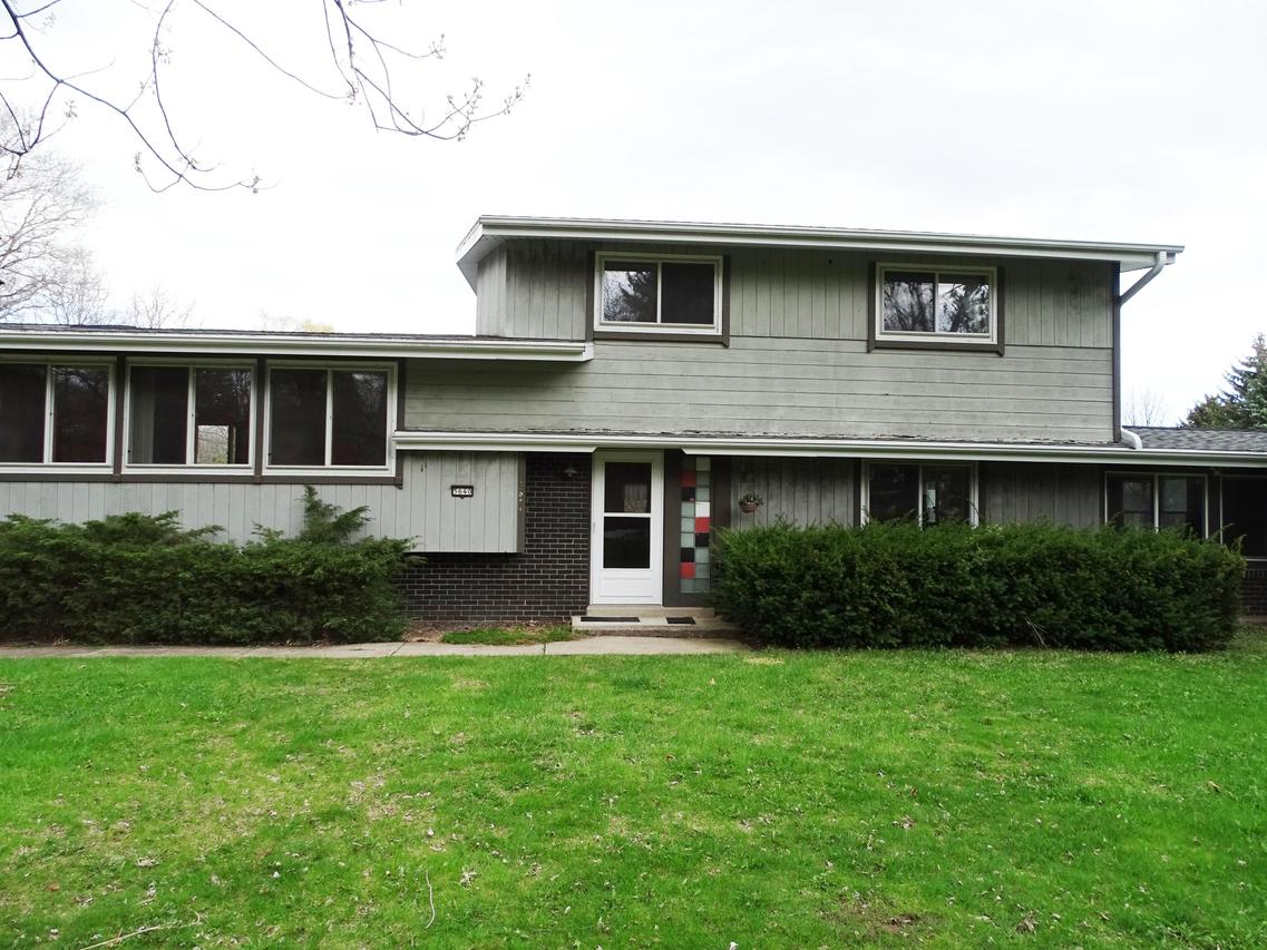 5640 S 92nd St, Greendale, WI 53130