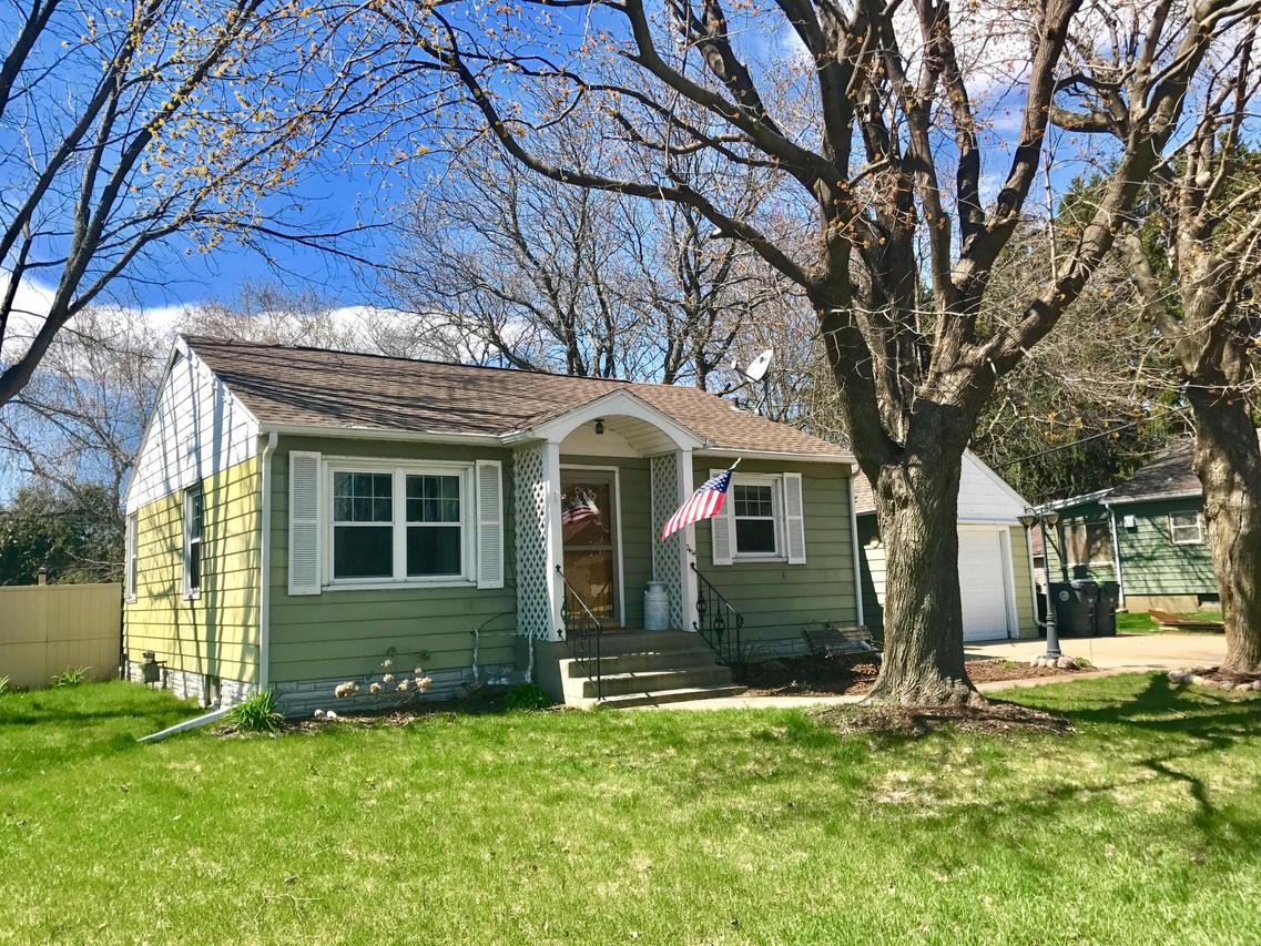 2414 S 32nd St, La Crosse, WI 54601