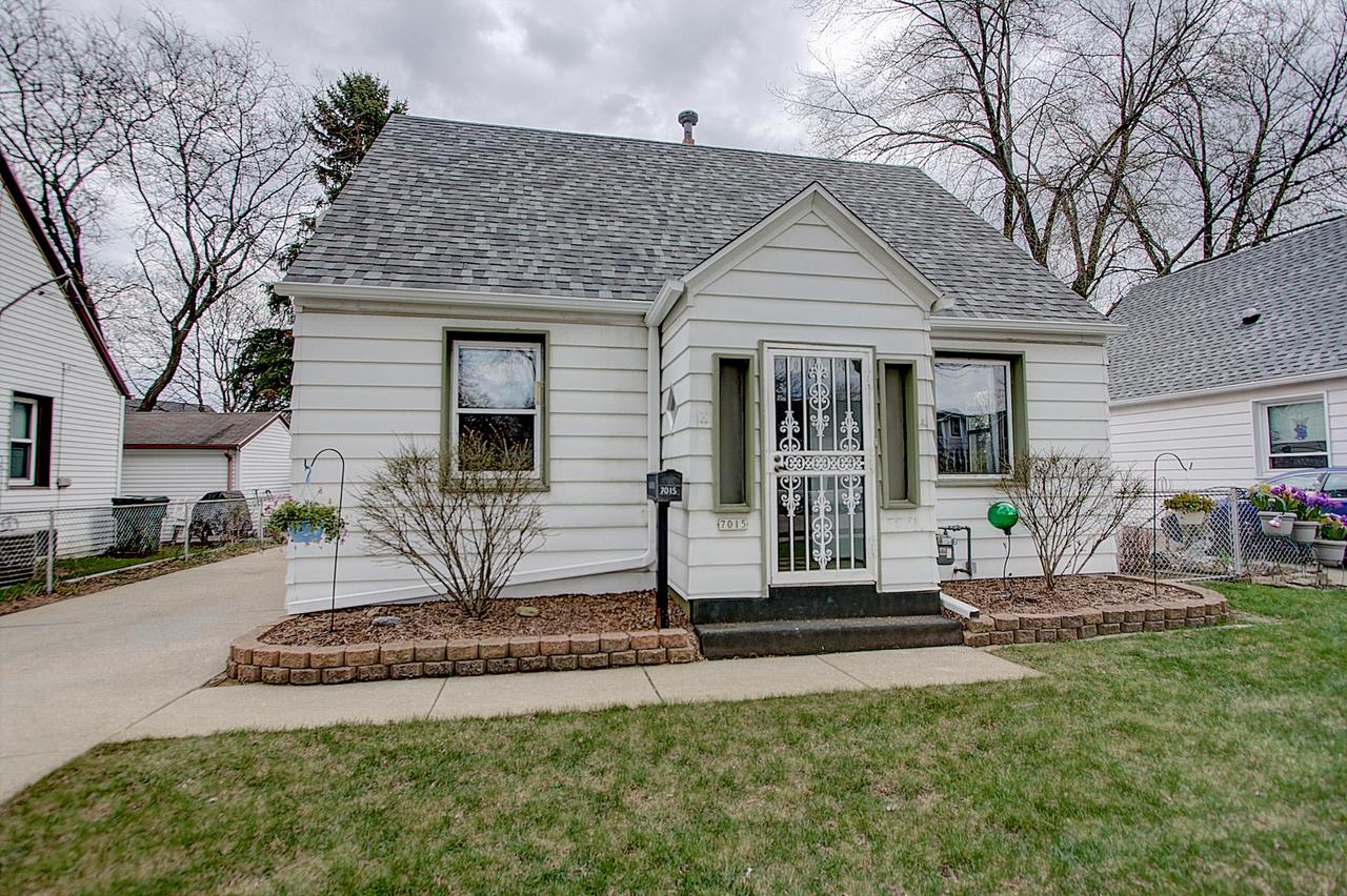 7015 W Dreyer Pl, West Allis, WI 53219