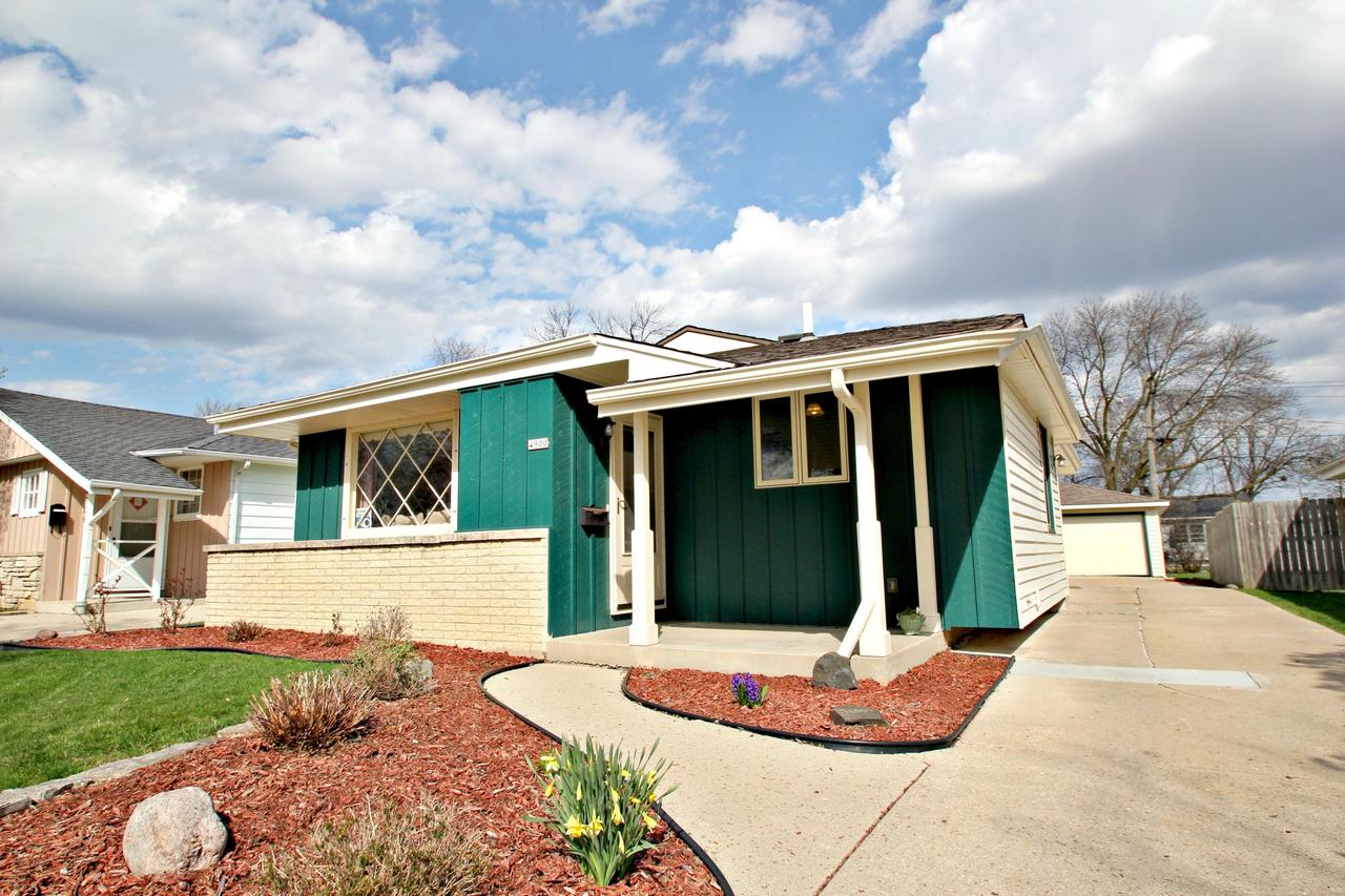 4900 N 104th St, Milwaukee, WI 53225