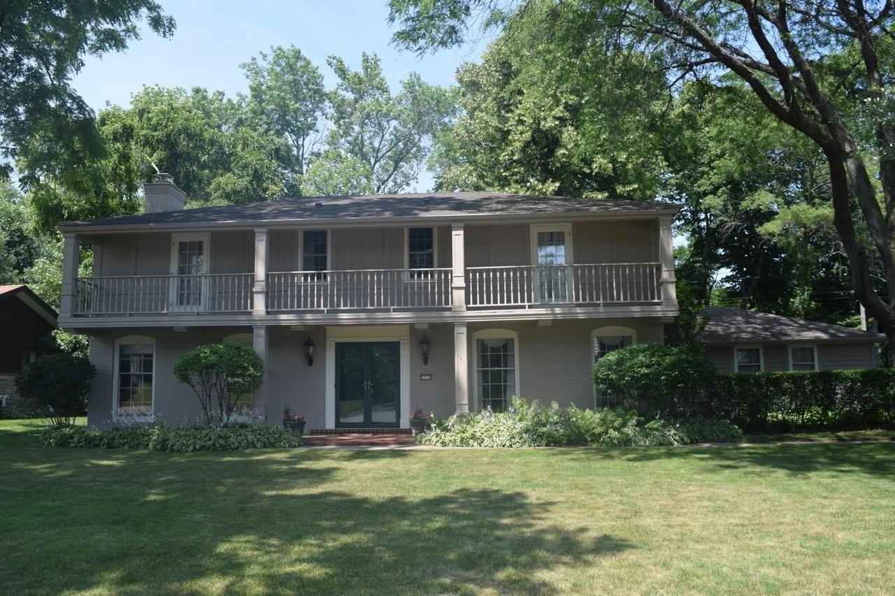 2310 W Club View, Glendale, WI 53209