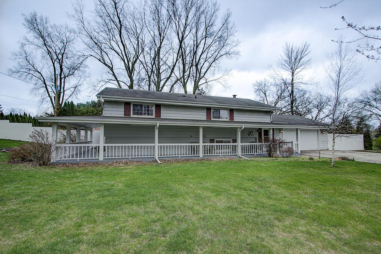 N40W22655 Overhill Ln, Pewaukee, WI 53072