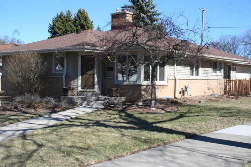 2672 S 52nd St, Milwaukee, WI 53219