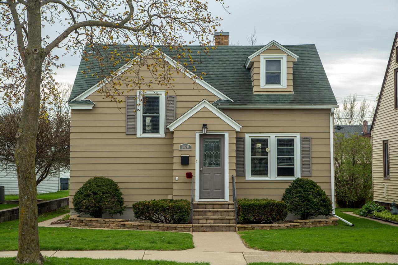 1820 Green Bay St, La Crosse, WI 54601