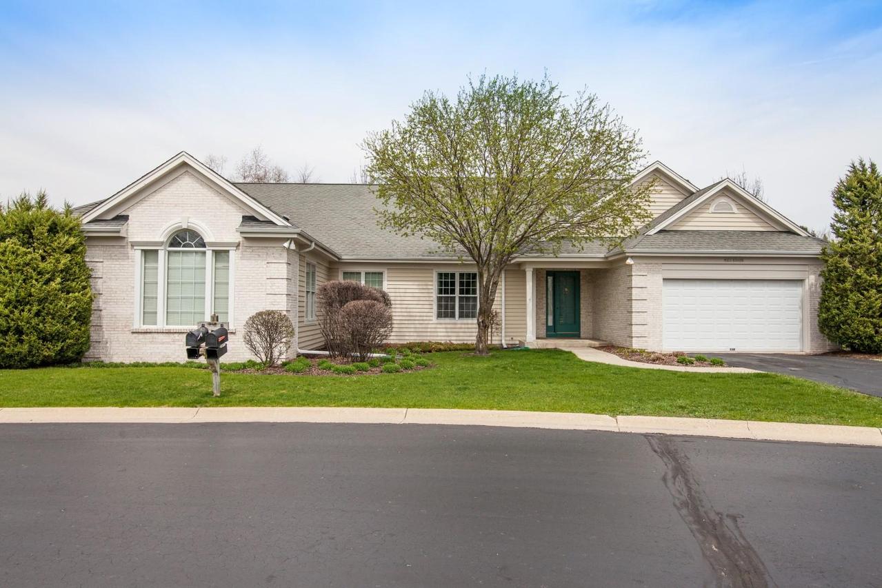 W233N3088 Oakmont Ct #B, Pewaukee, WI 53072