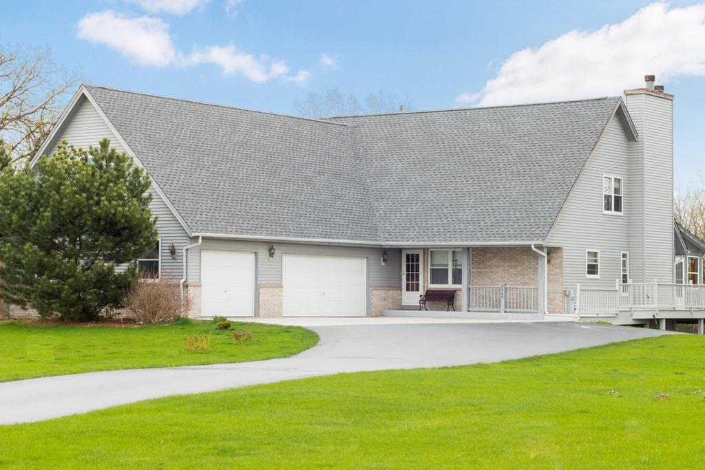 8705 Country View, Burlington, WI 53105