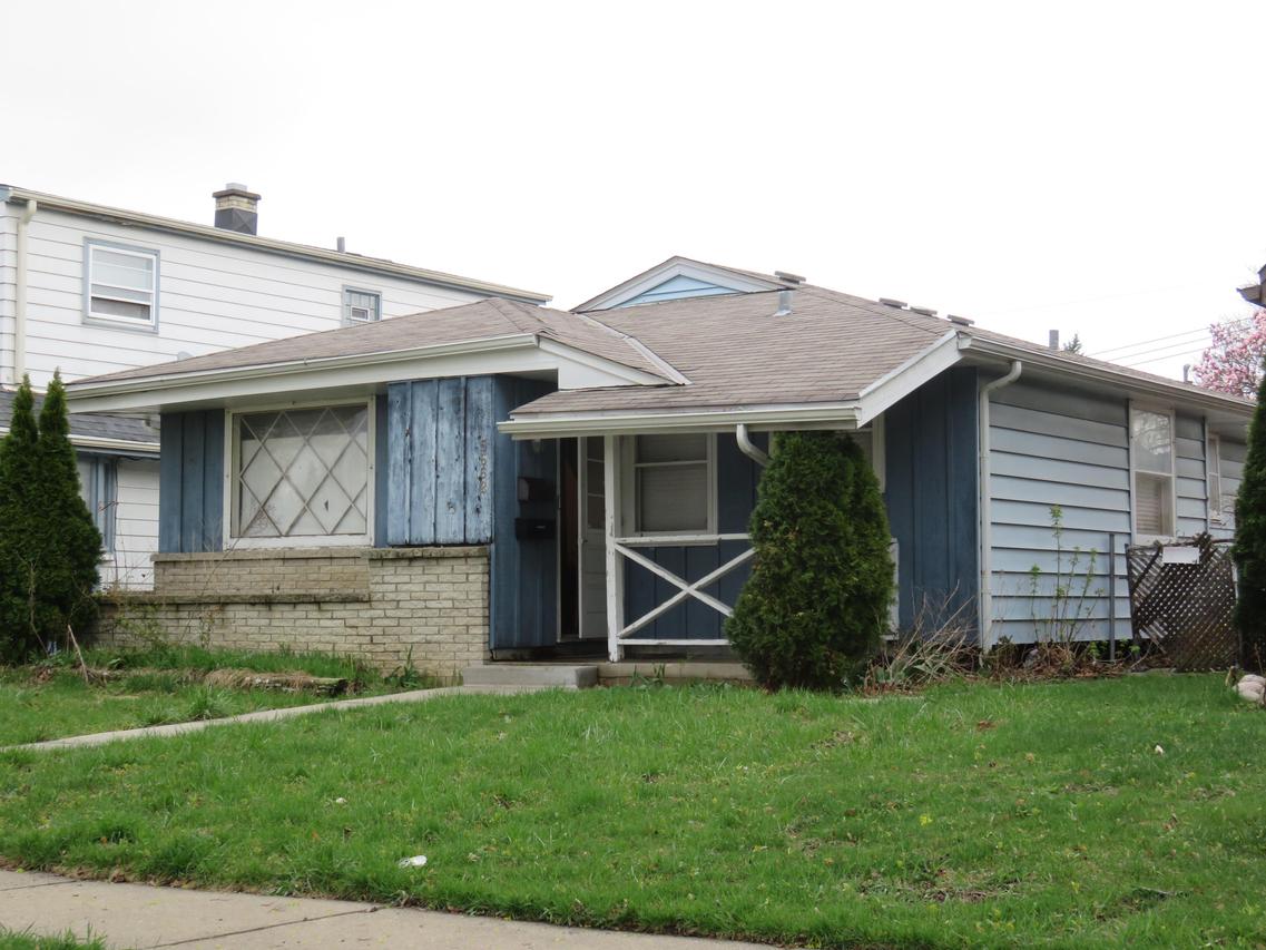 5662 N 96th St, Milwaukee, WI 53225