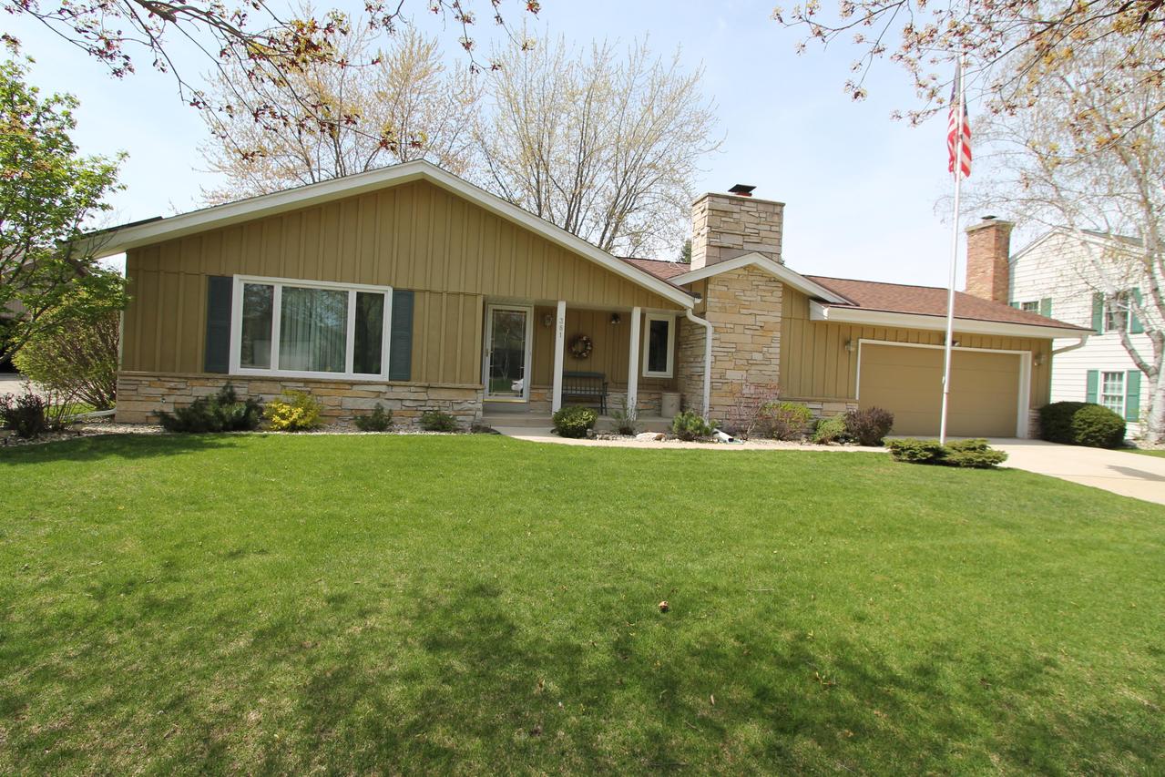 381 Church St, Burlington, WI 53105