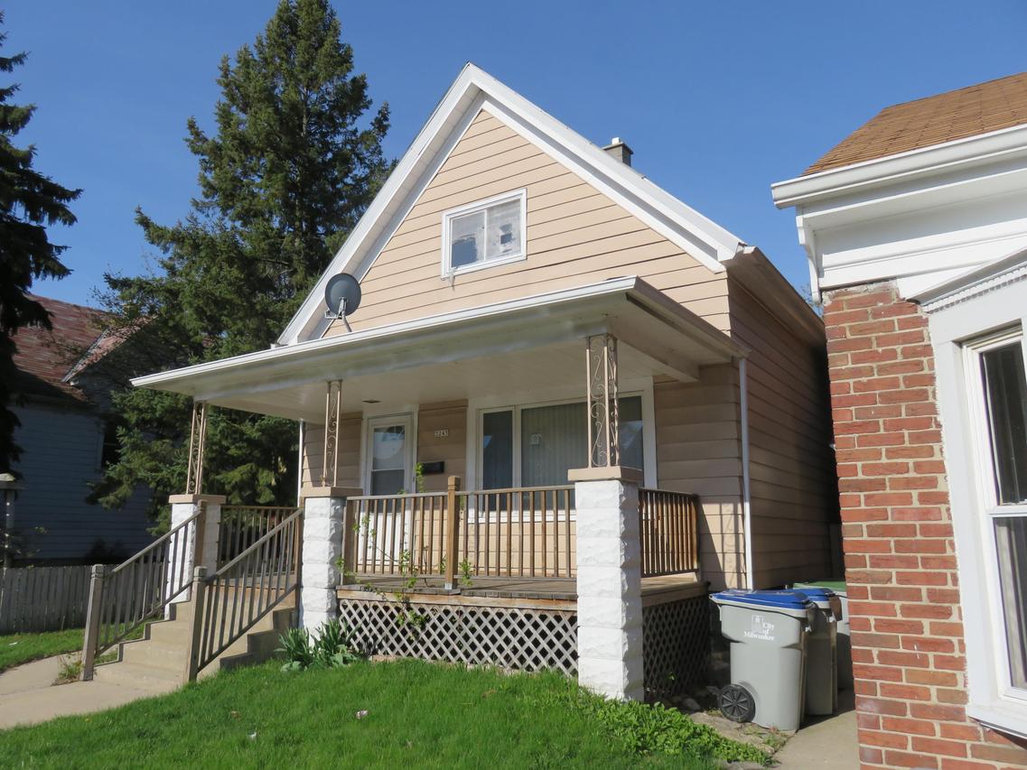 3245 N Holton St, Milwaukee, WI 53212