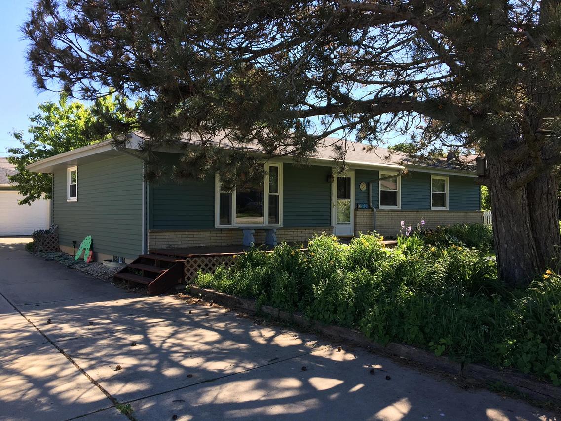 5725 Castleton Dr, Caledonia, WI 53406