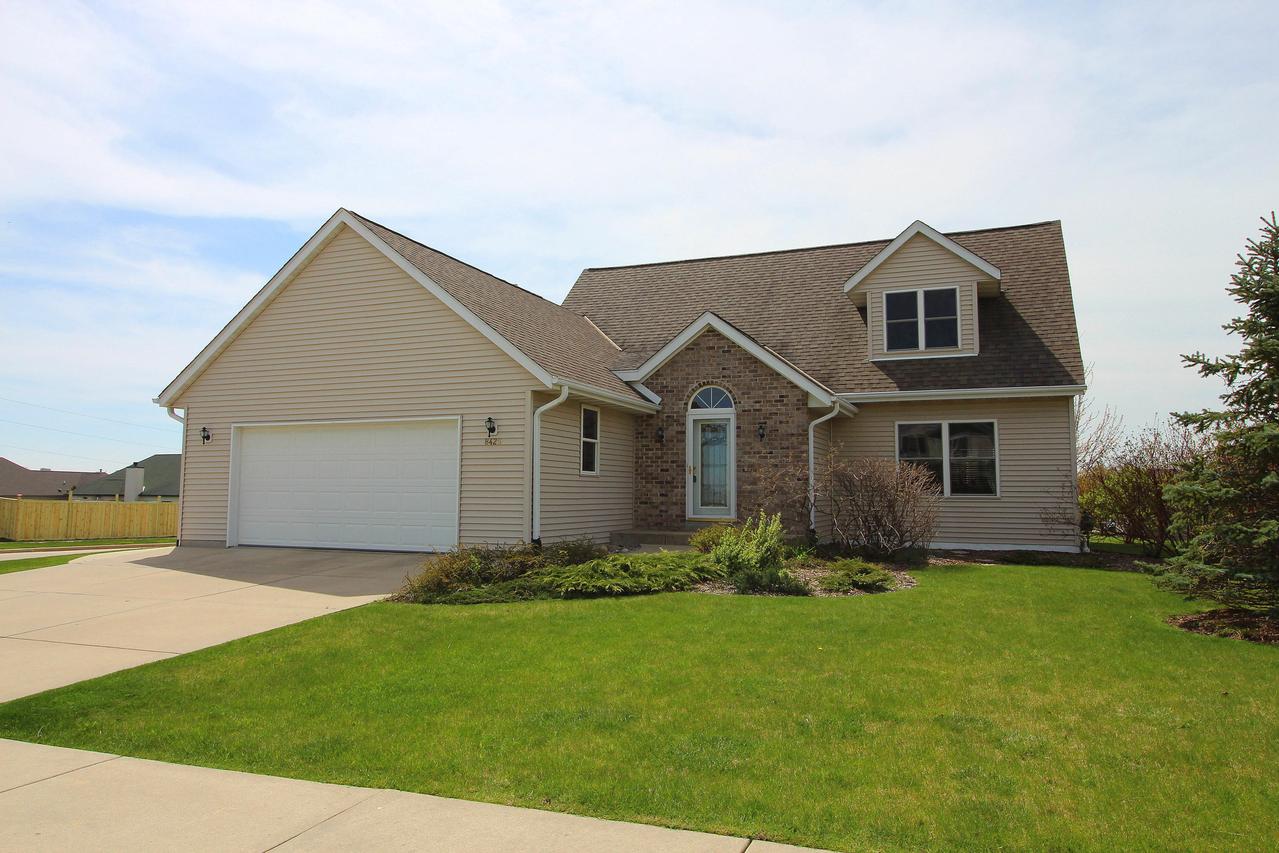8425 Ivanhoe Pl, Sturtevant, WI 53177