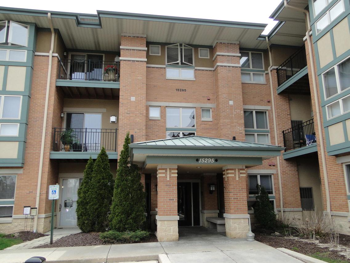 15295 W Library Ln. #307, New Berlin, WI 53151