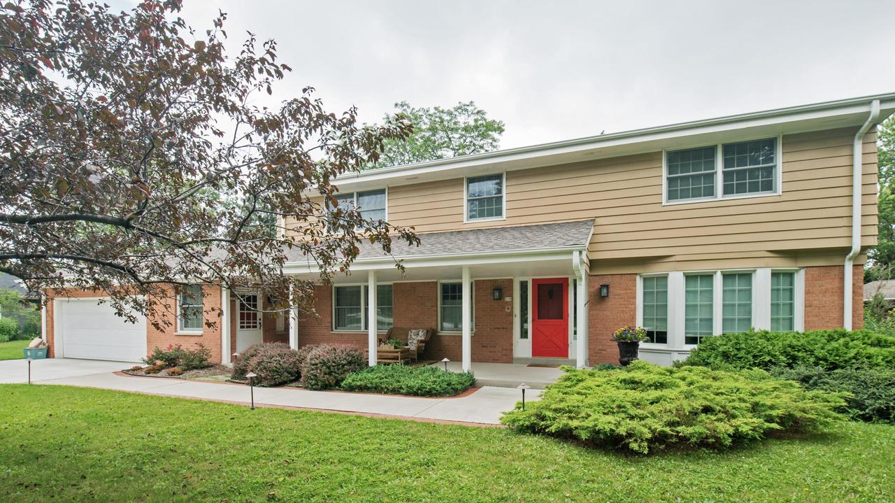 210 W Suburban Dr, Fox Point, WI 53217