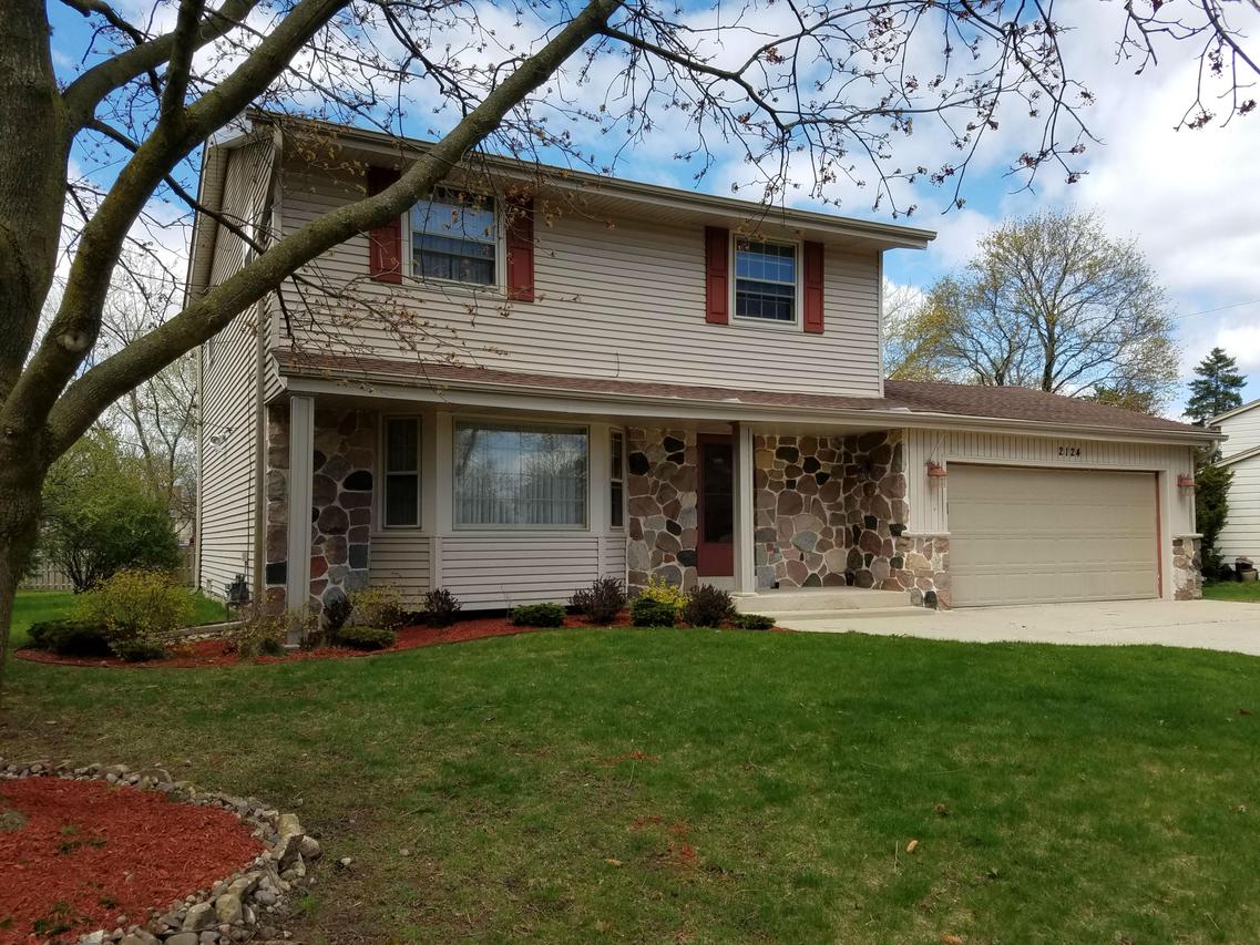 2124 Laura Ln, Waukesha, WI 53186