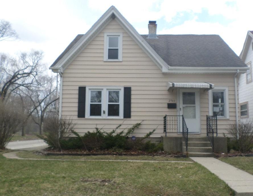 2703 W Oriole Dr, Milwaukee, WI 53209