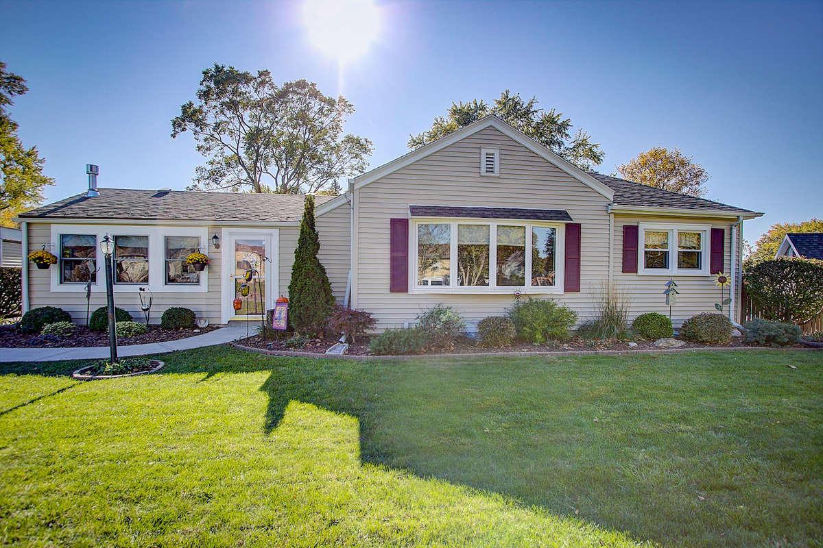 4155 N 110th St, Wauwatosa, WI 53222