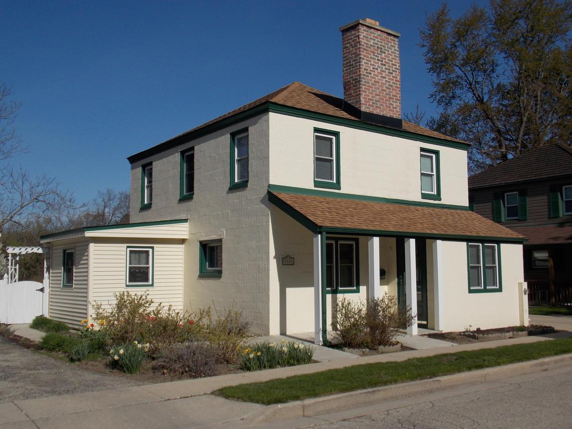 5581 Balsam Ct., Greendale, WI 53129