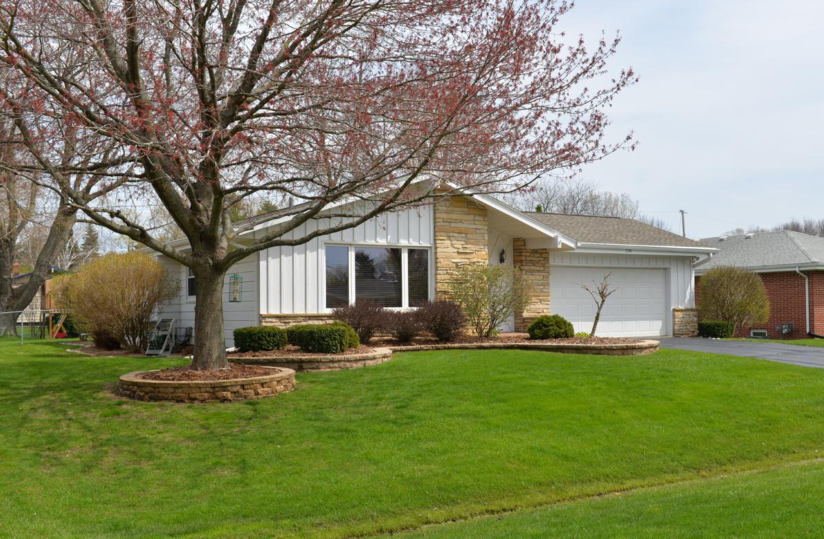 5341 Evergreen Ct, Caledonia, WI 53402