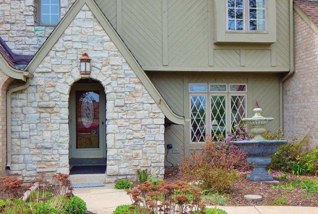 8459 S 68th St, Franklin, WI 53132