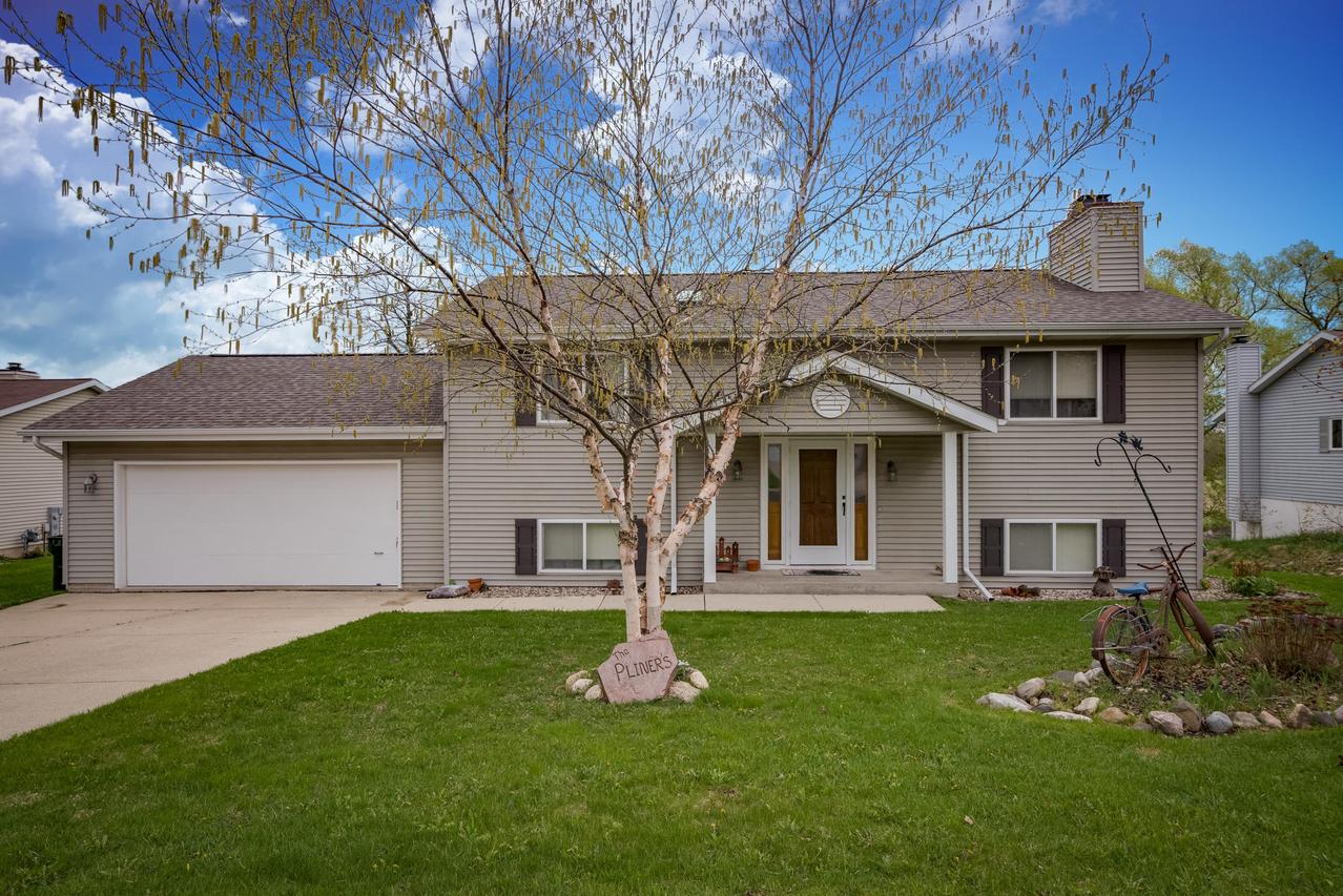 1265 Riverbend Dr., Hartford, WI 53027