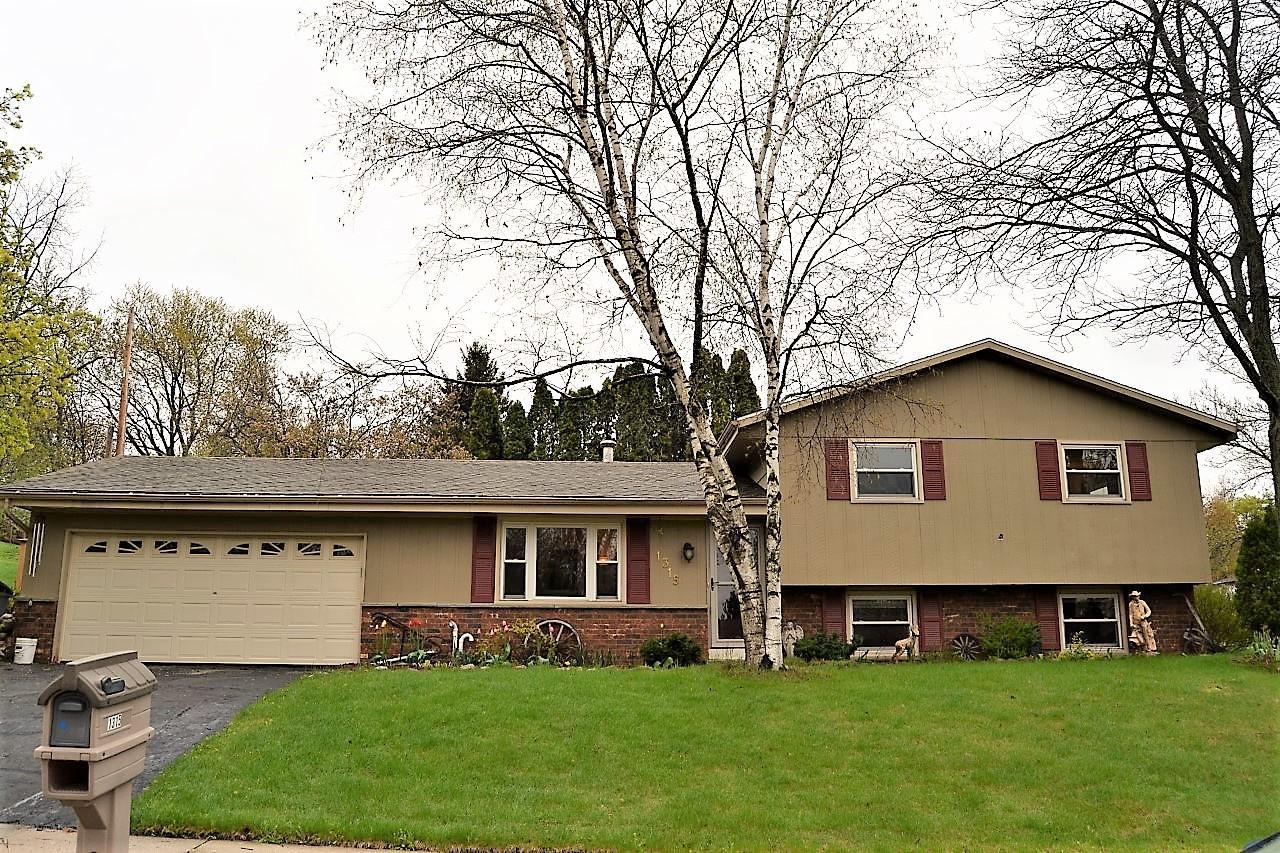 1315 W Sunset Ridge Dr., West Bend, WI 53090