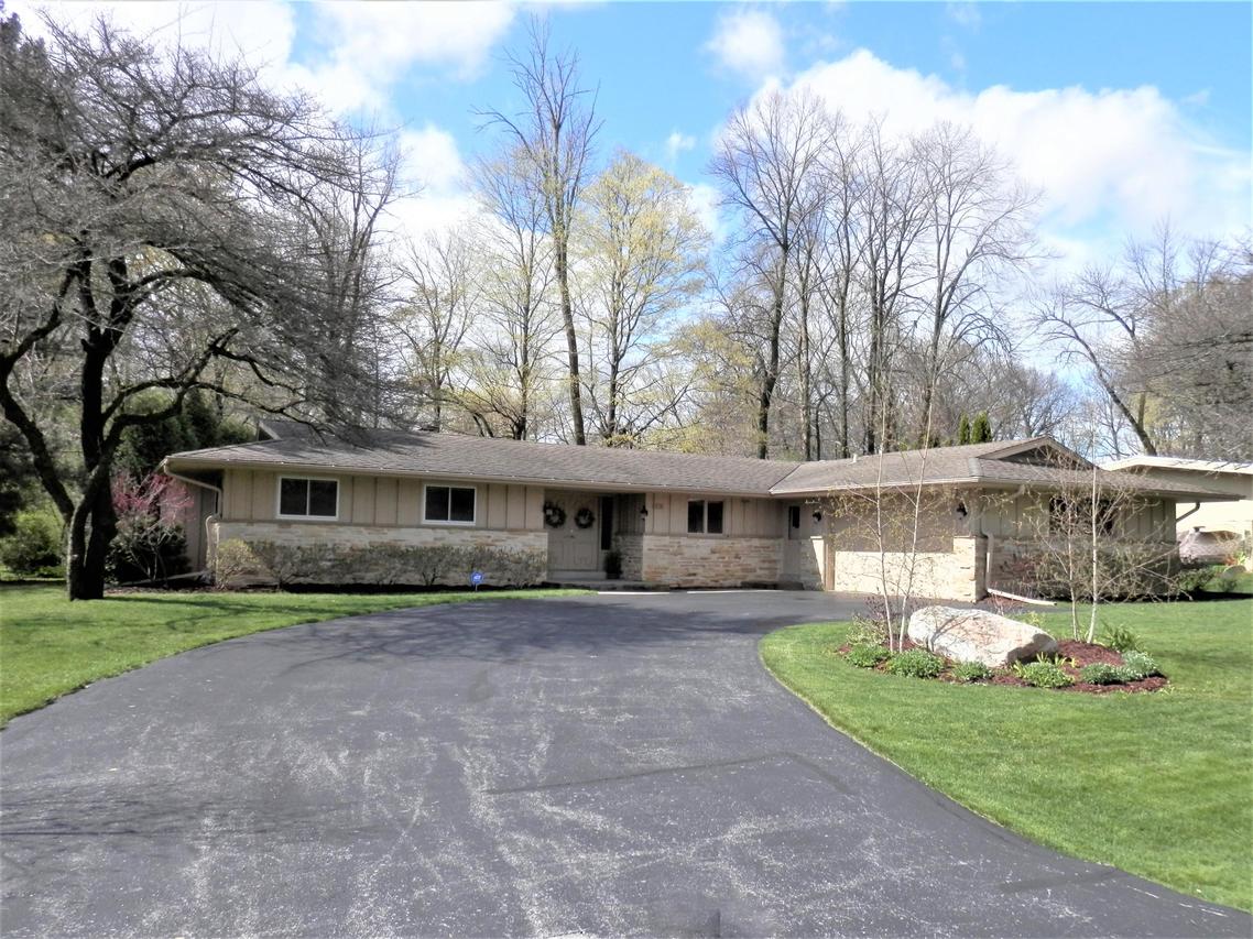 2231 W Acacia Rd., Glendale, WI 53209