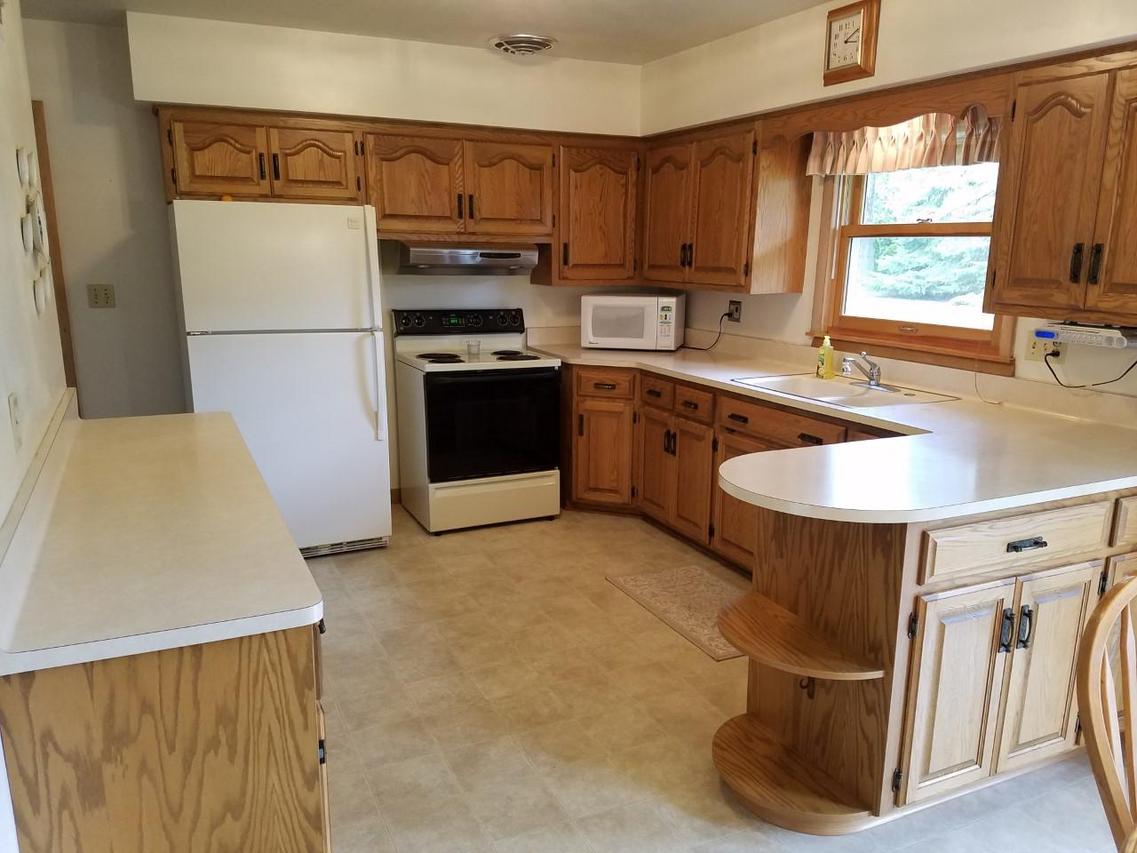 313 Bel Aire Dr, Thiensville, WI 53092