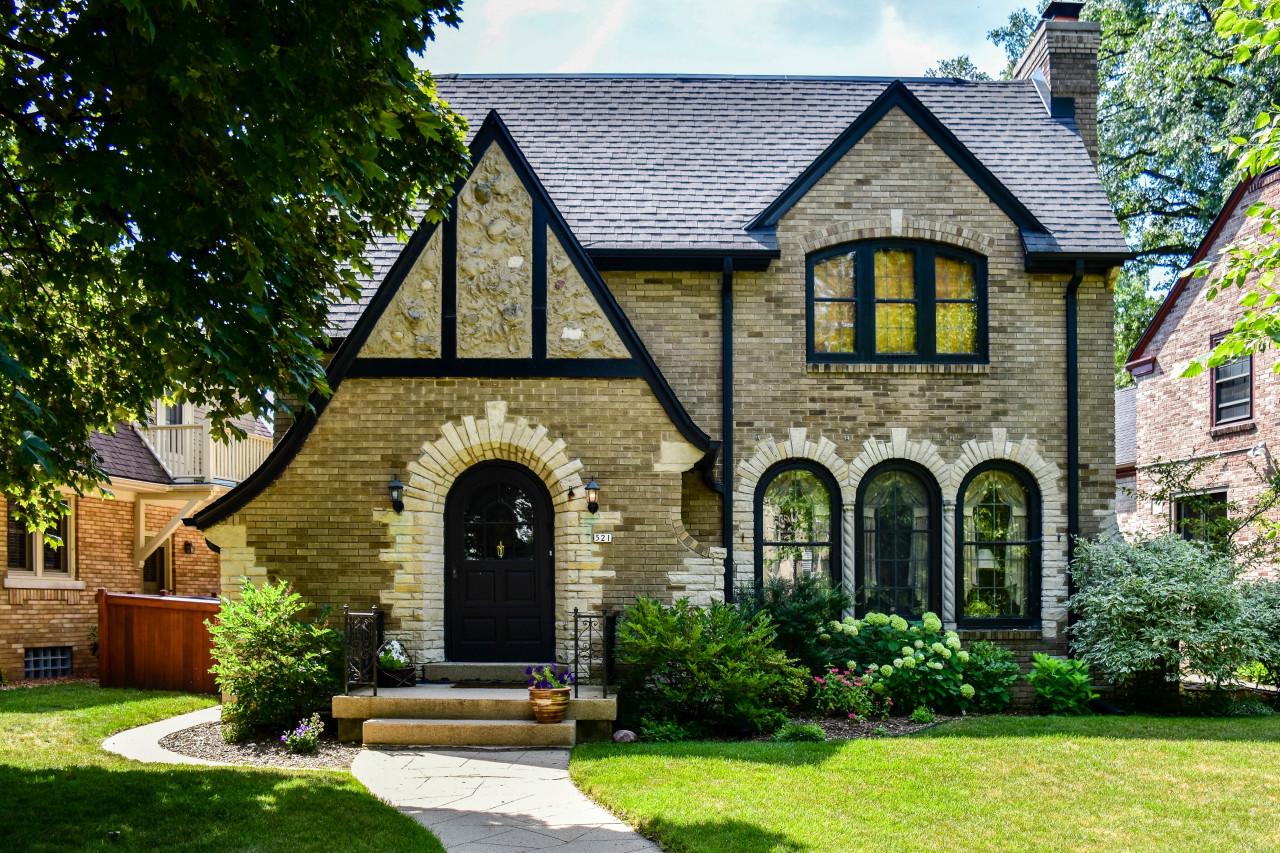 521 E Lexington Blvd, Whitefish Bay, WI 53217