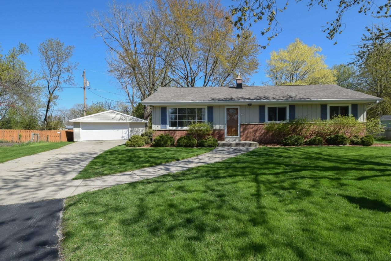 6340 N Willow Glen, Glendale, WI 53209