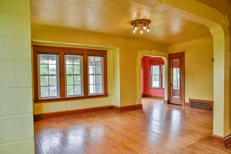 W156N5136 Pilgrim Rd, Menomonee Falls, WI 53051