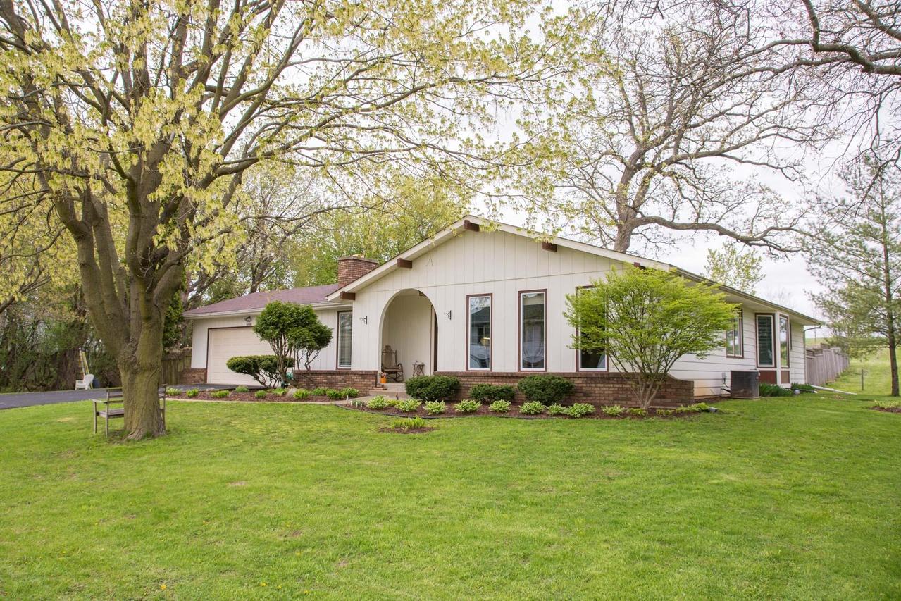 N1526 Grove St, Linn, WI 53147