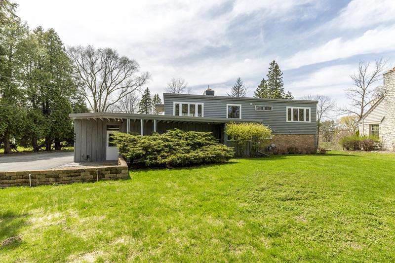 6465 N Santa Monica Blvd, Fox Point, WI 53217