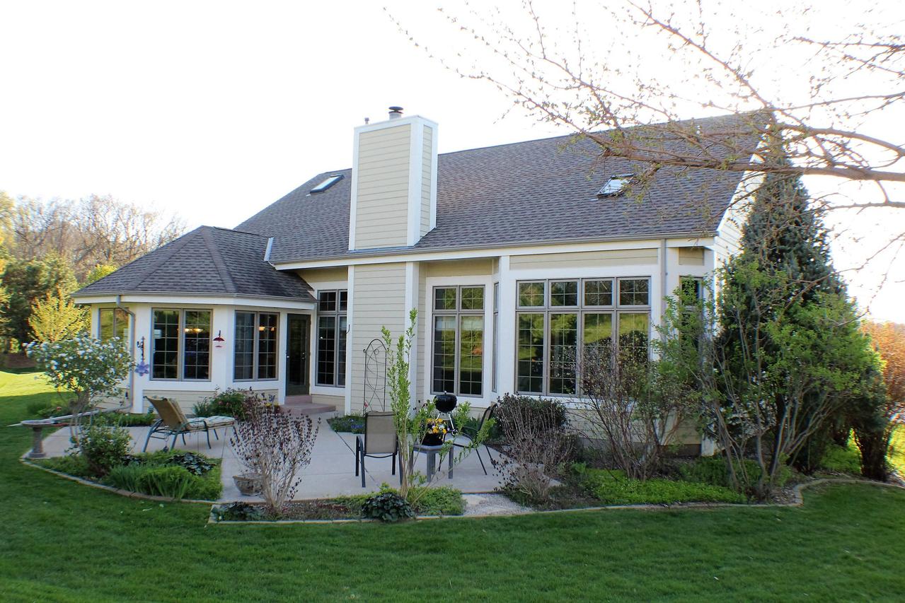 W287N4024 Highland Ct, Delafield, WI 53072