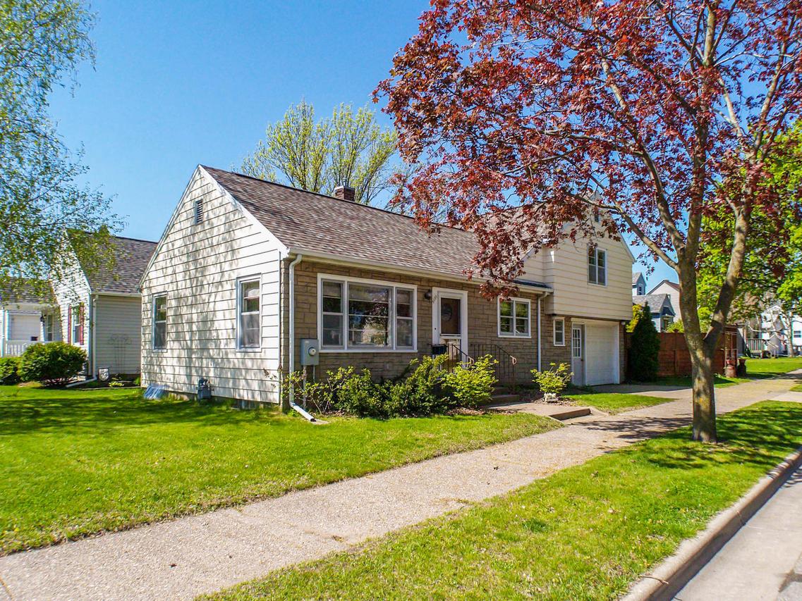 2026 Jackson St, La Crosse, WI 54601