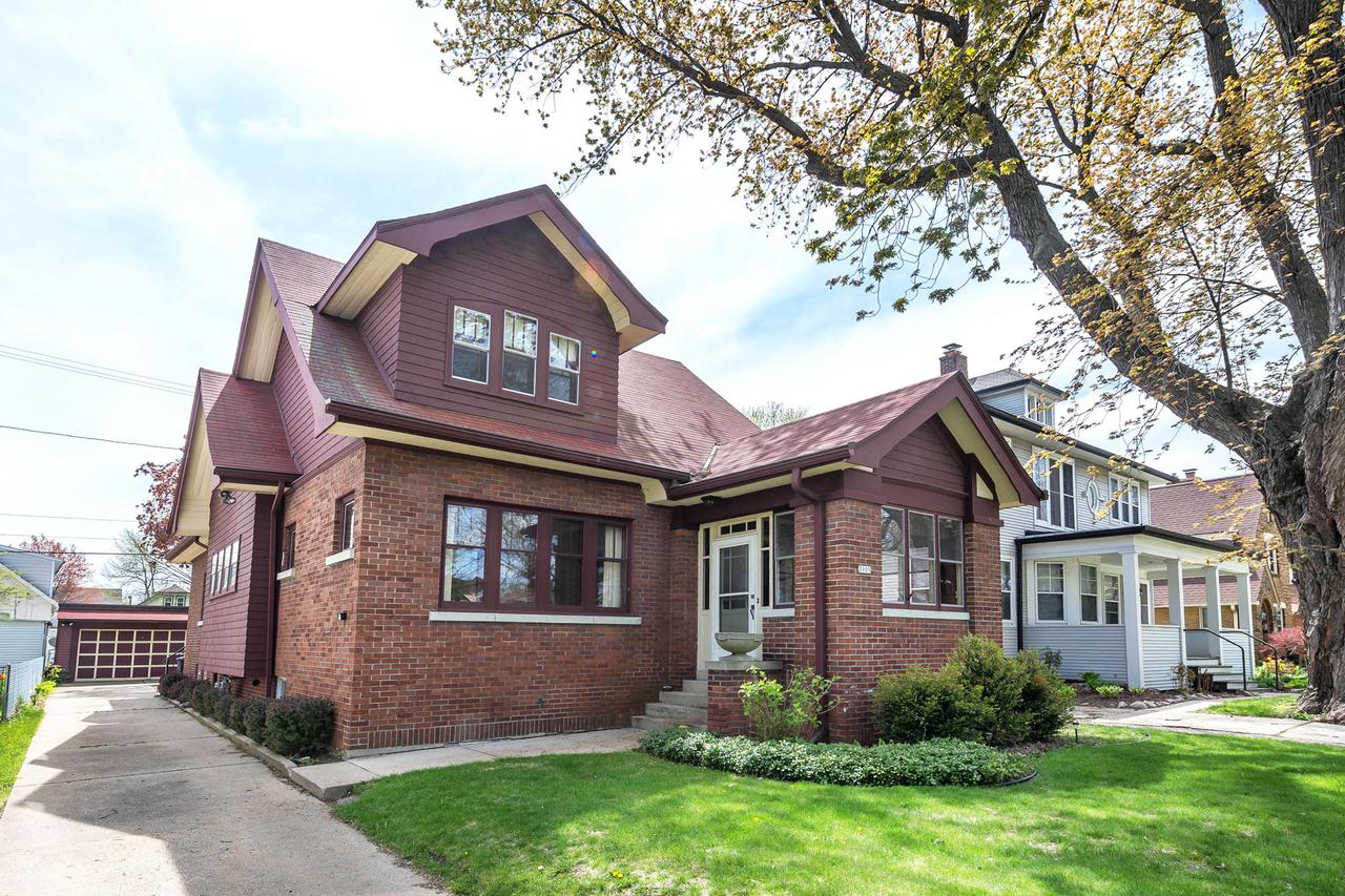 5909 W Wisconsin Ave, Wauwatosa, WI 53213