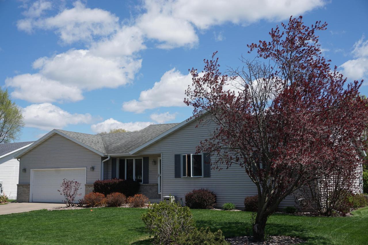 905 3rd Ave, Holmen, WI 54636