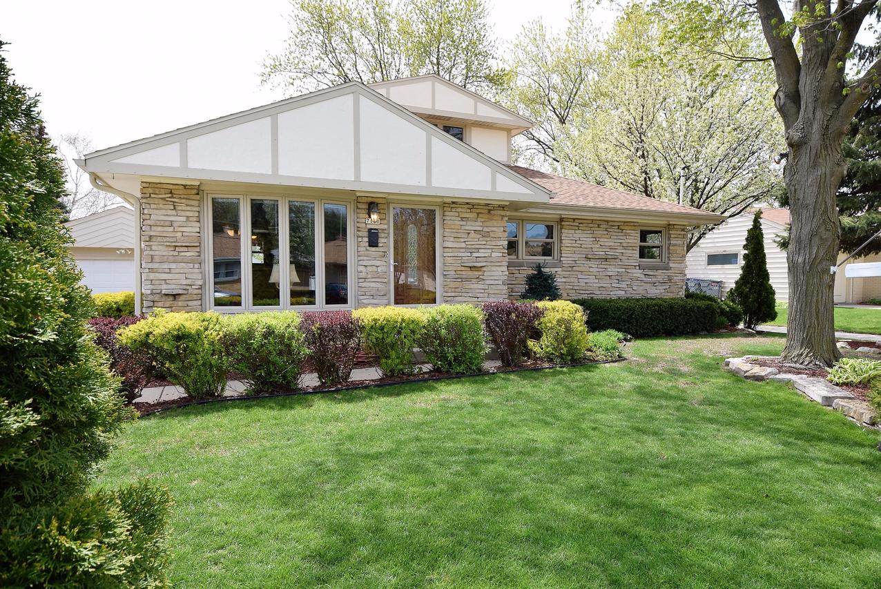 7101 W Crawford Ave., Milwaukee, WI 53220