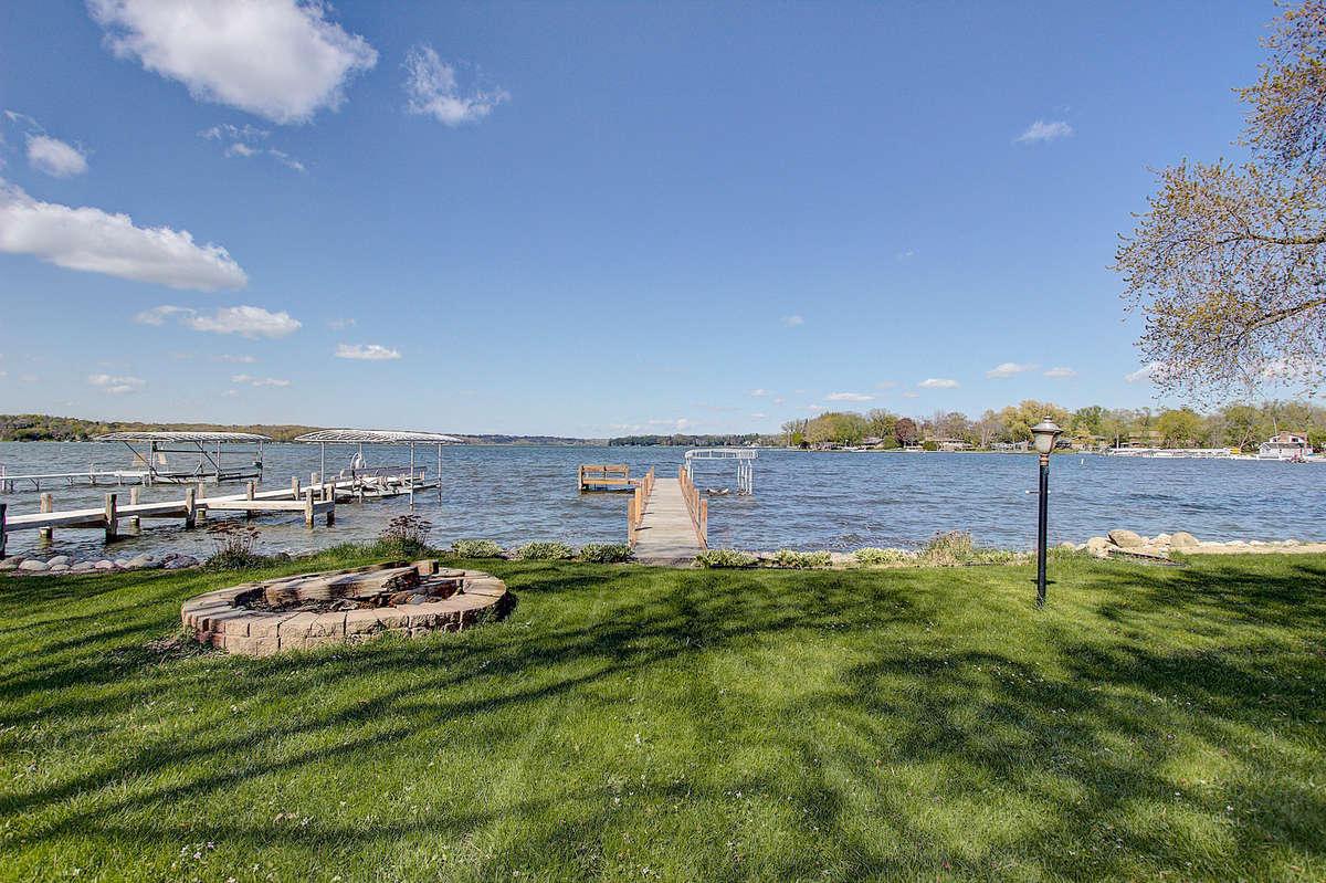 N21W28632 Louis Ave, Delafield, WI 53072