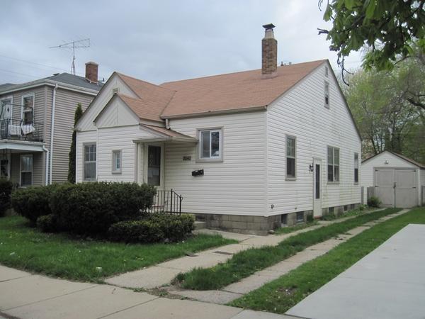 2042 Hickory Grove, Racine, WI 53403