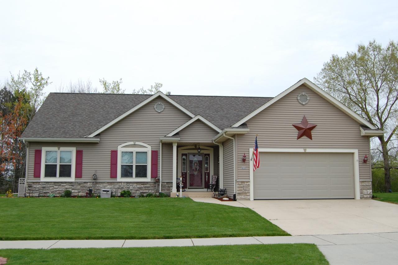 830 Dakota Dr, Hartford, WI 53027