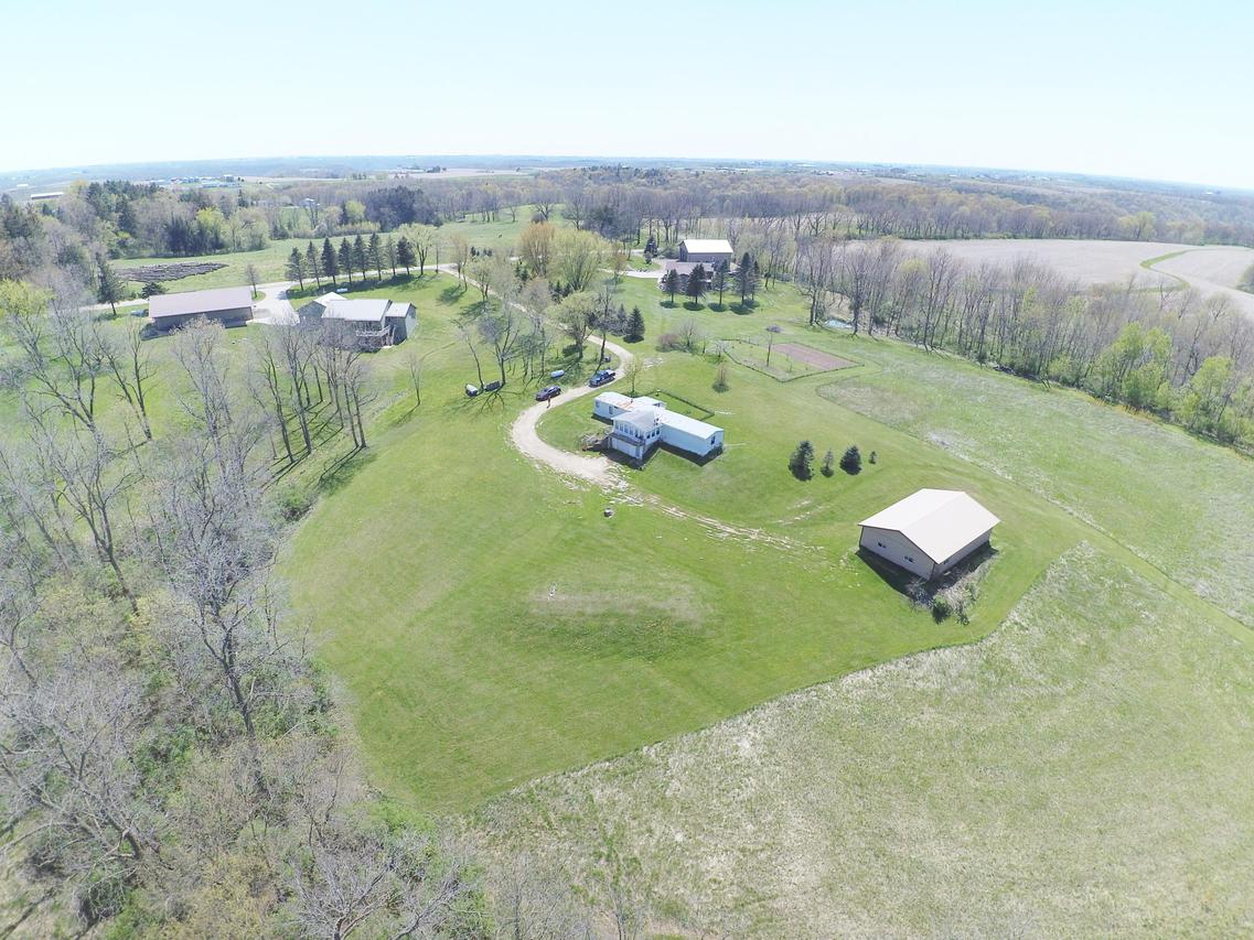 W3611 Cemetery Ln., La Crosse, WI 54623