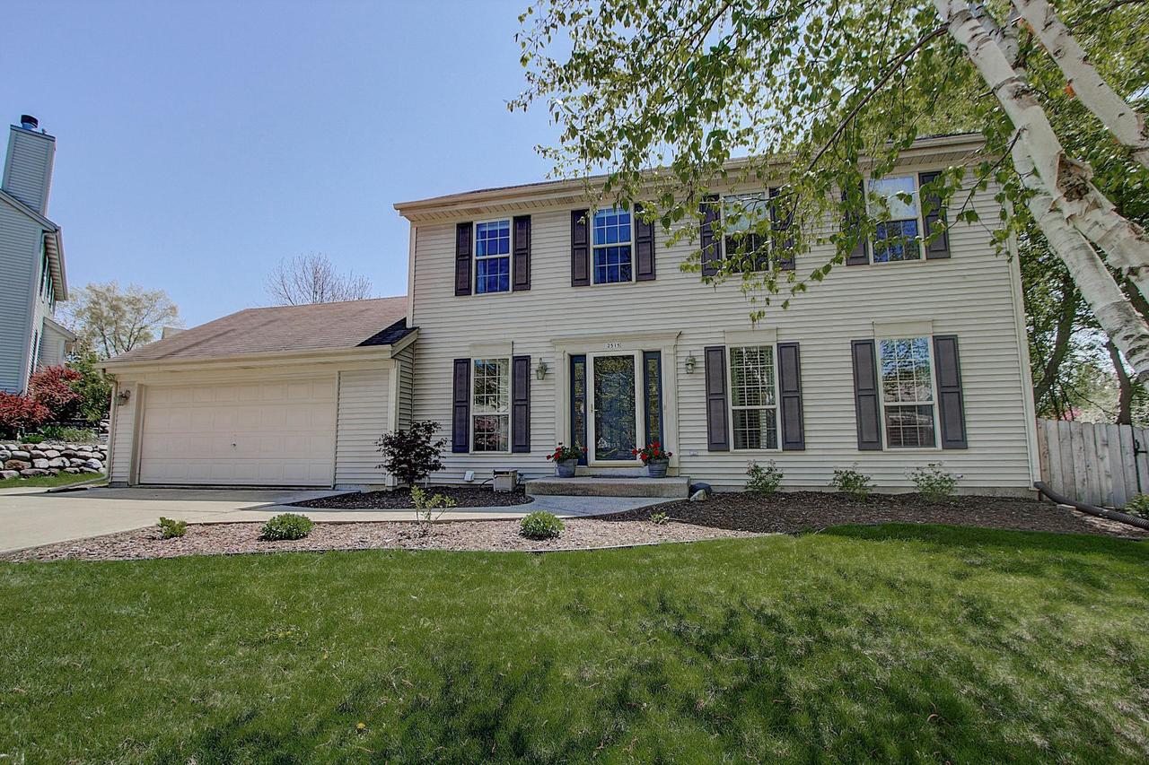 2515 Abbey Rd, Waukesha, WI 53188
