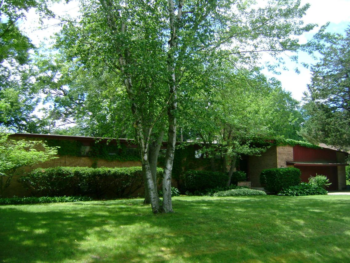 7926 N Fairchild Rd., Fox Point, WI 53217