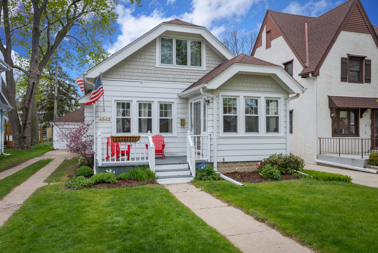 4843 N Hollywood Ave, Whitefish Bay, WI 53217