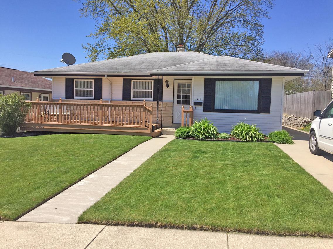 1526 Roosevelt Ave, Racine, WI 53406