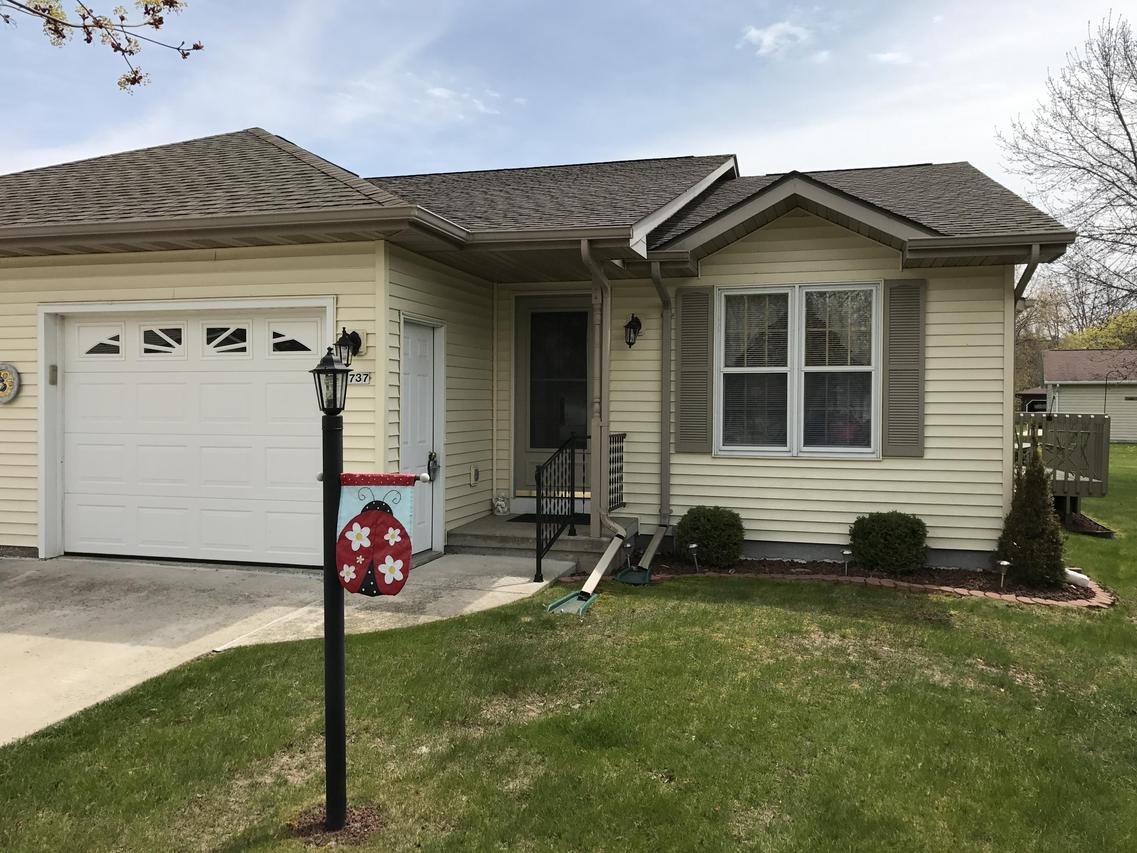 1737 Cedar Ct, Manitowoc, WI 54220